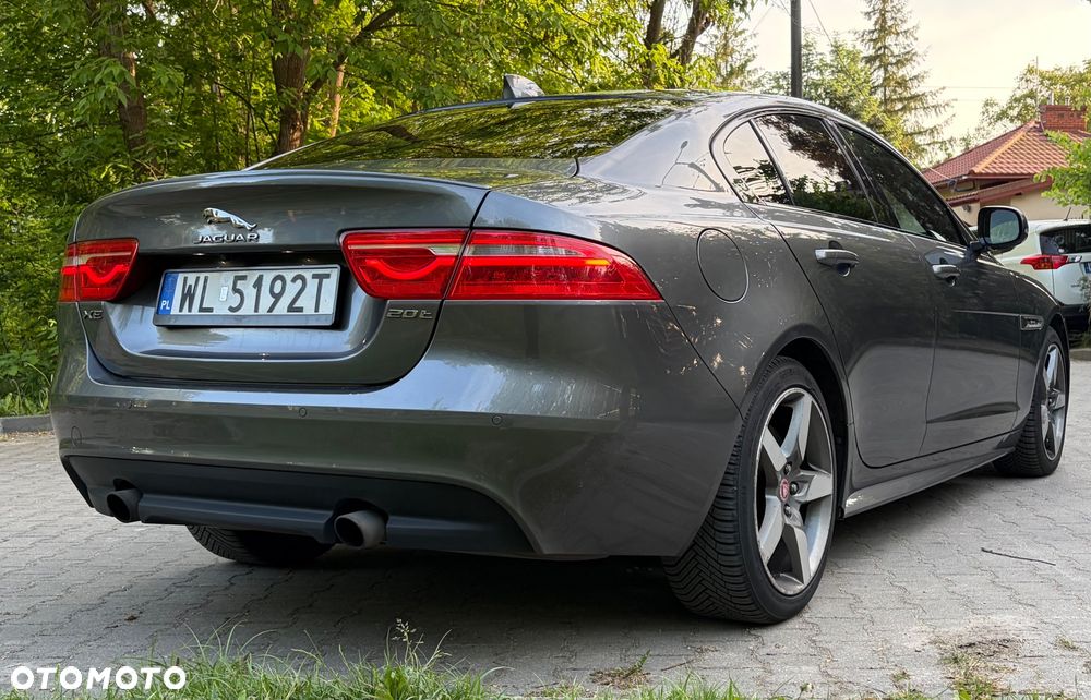Jaguar XE 2.0 T R-Sport - 5