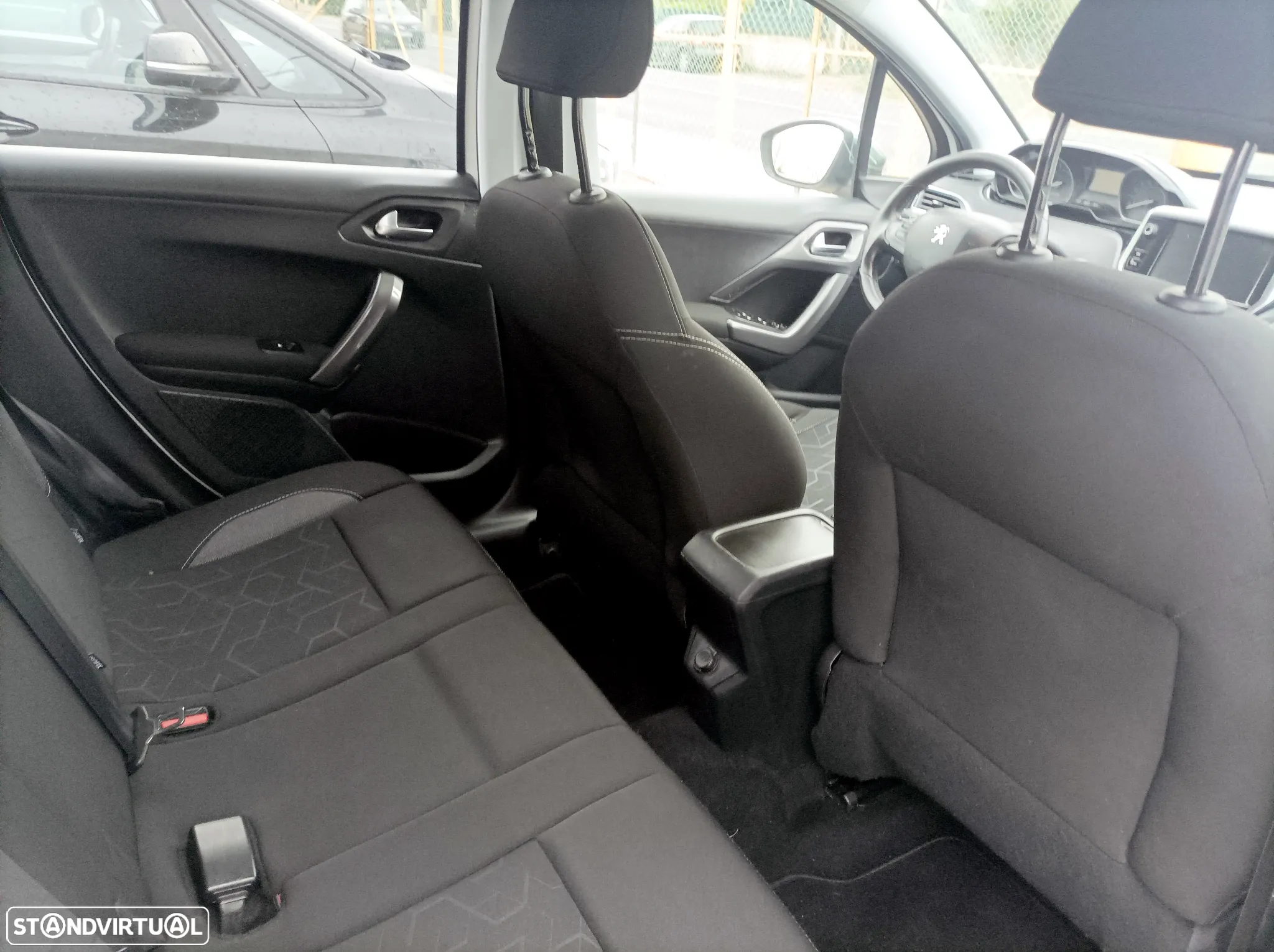 Peugeot 2008 1.2 PureTech Style - 10