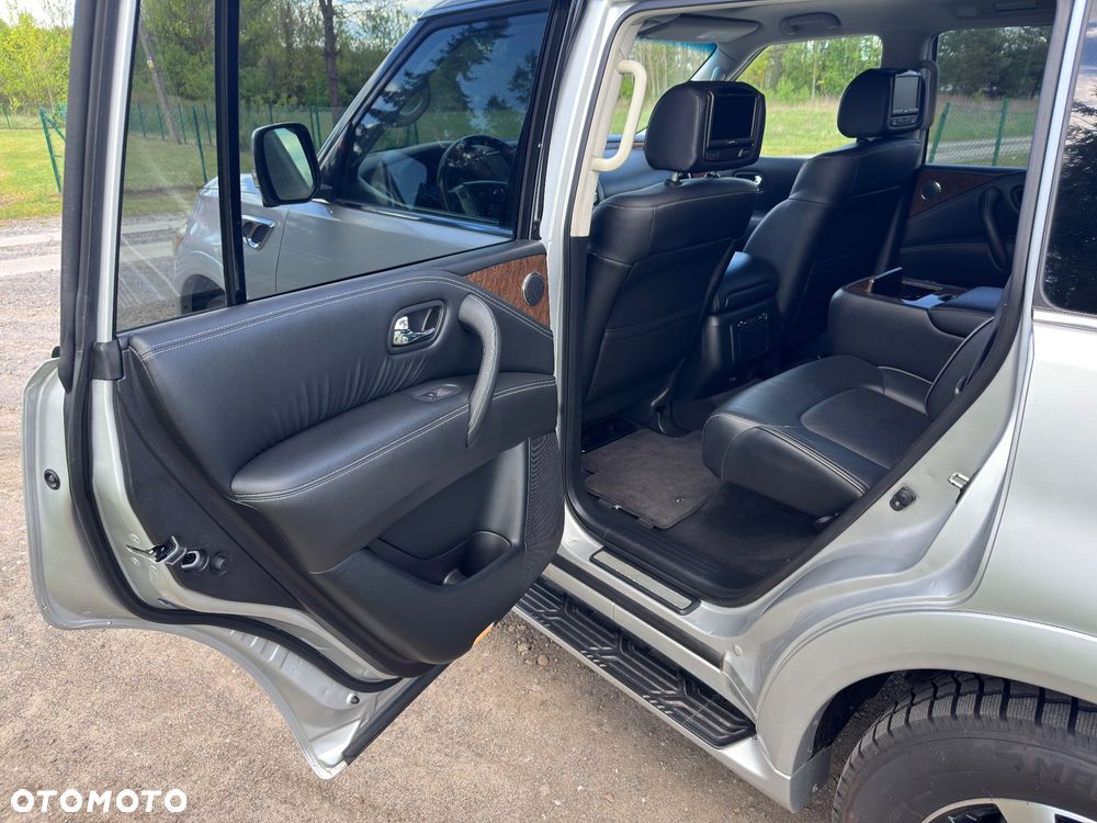 Infiniti QX80 - 25