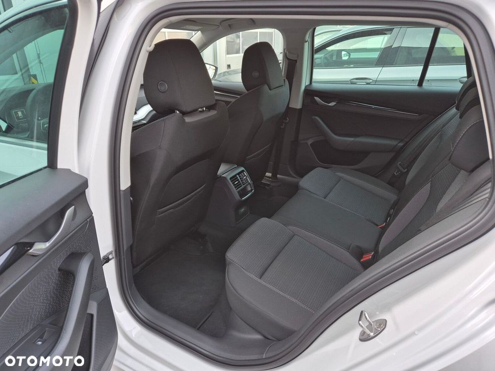 Skoda Octavia 1.5 TSI Selection - 11