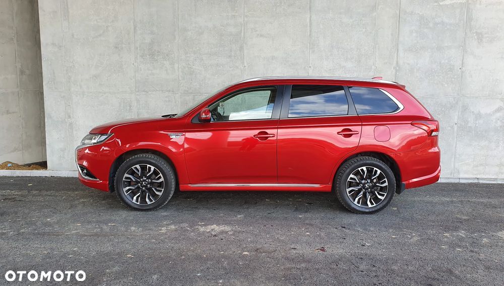 Mitsubishi Outlander PHEV Instyle NAVI + - 7