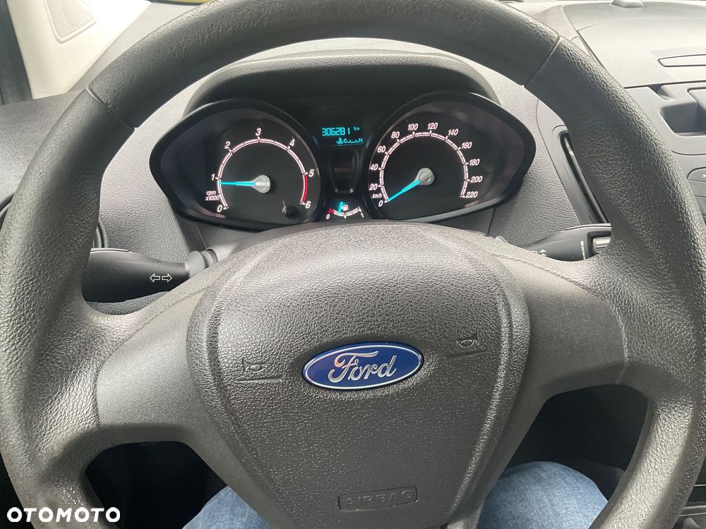 Ford Transit Courier - 13