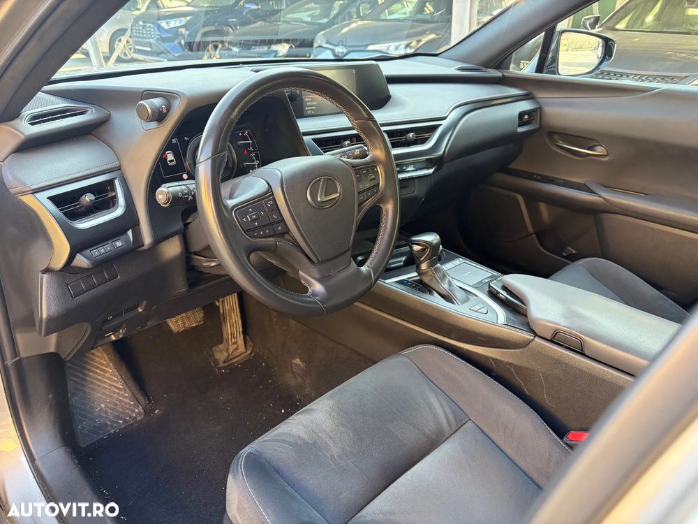 Lexus UX 250h Business Edition - 14