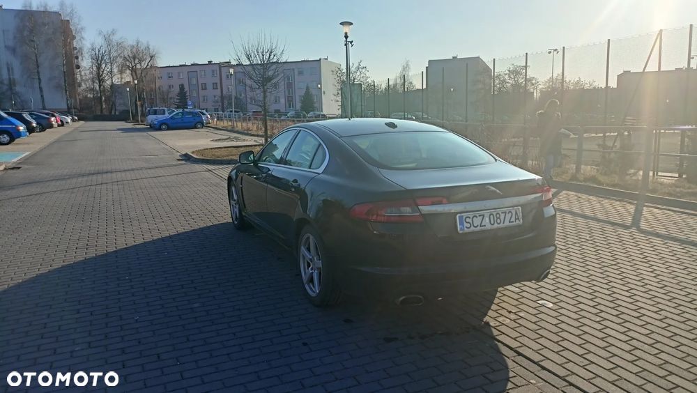 Jaguar XF 2.7 V6 D Luxury - 3