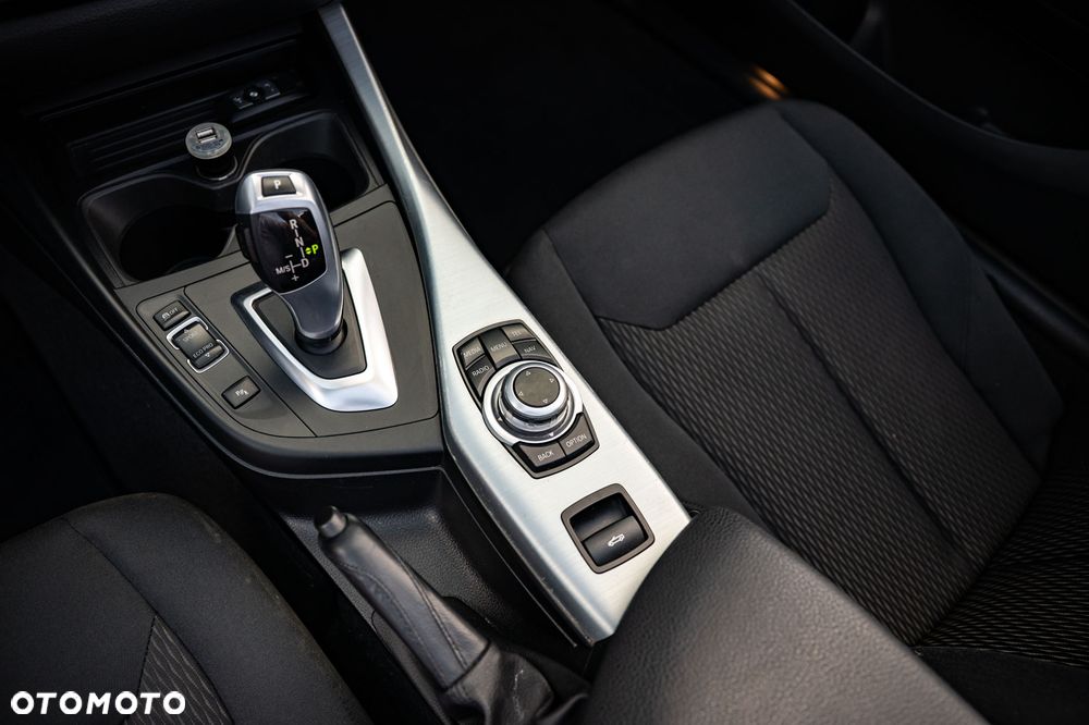 BMW Seria 2 218d - 13
