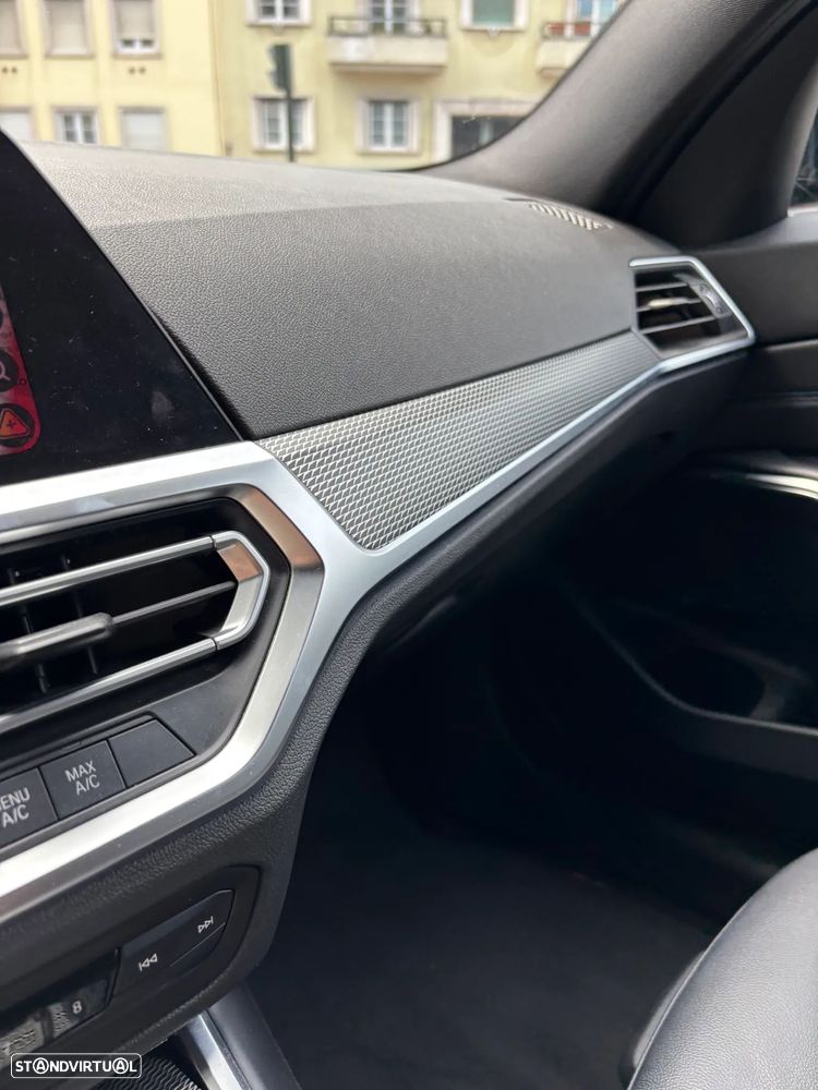 BMW 320 d Pack Desportivo M Auto - 17