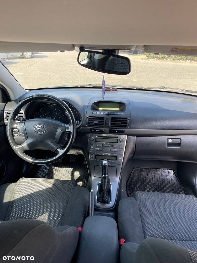 Toyota Avensis - 14