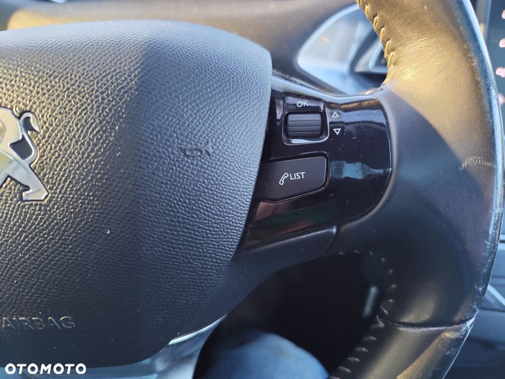 Peugeot 308 1.2 PureTech GPF Allure Pack S&S - 28