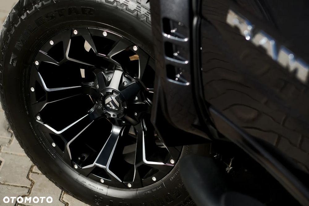 RAM 1500 5.7 Crew Cab Shortbed Bighorn Chrome - 11