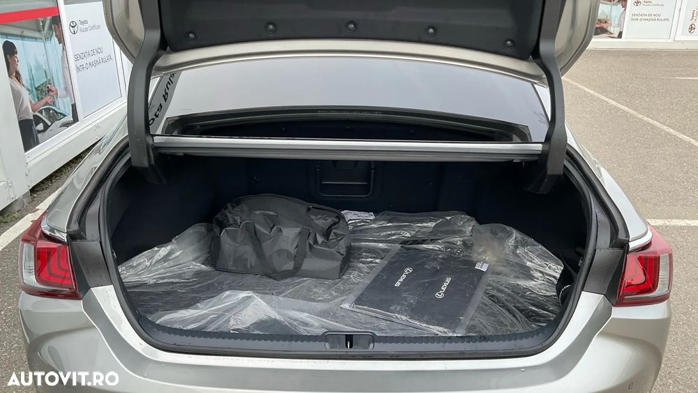 Lexus Seria ES 300h 2.5 TNGA HV 25H- 4X2 CVT Luxury - 39