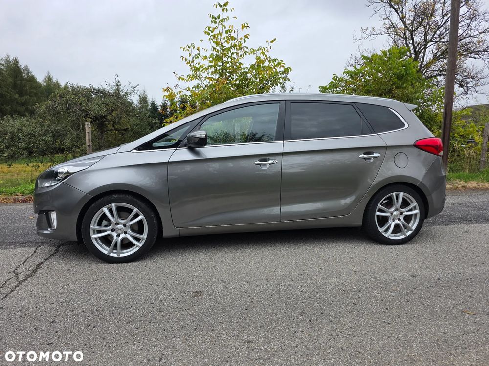 Kia Carens 2015 photo 5