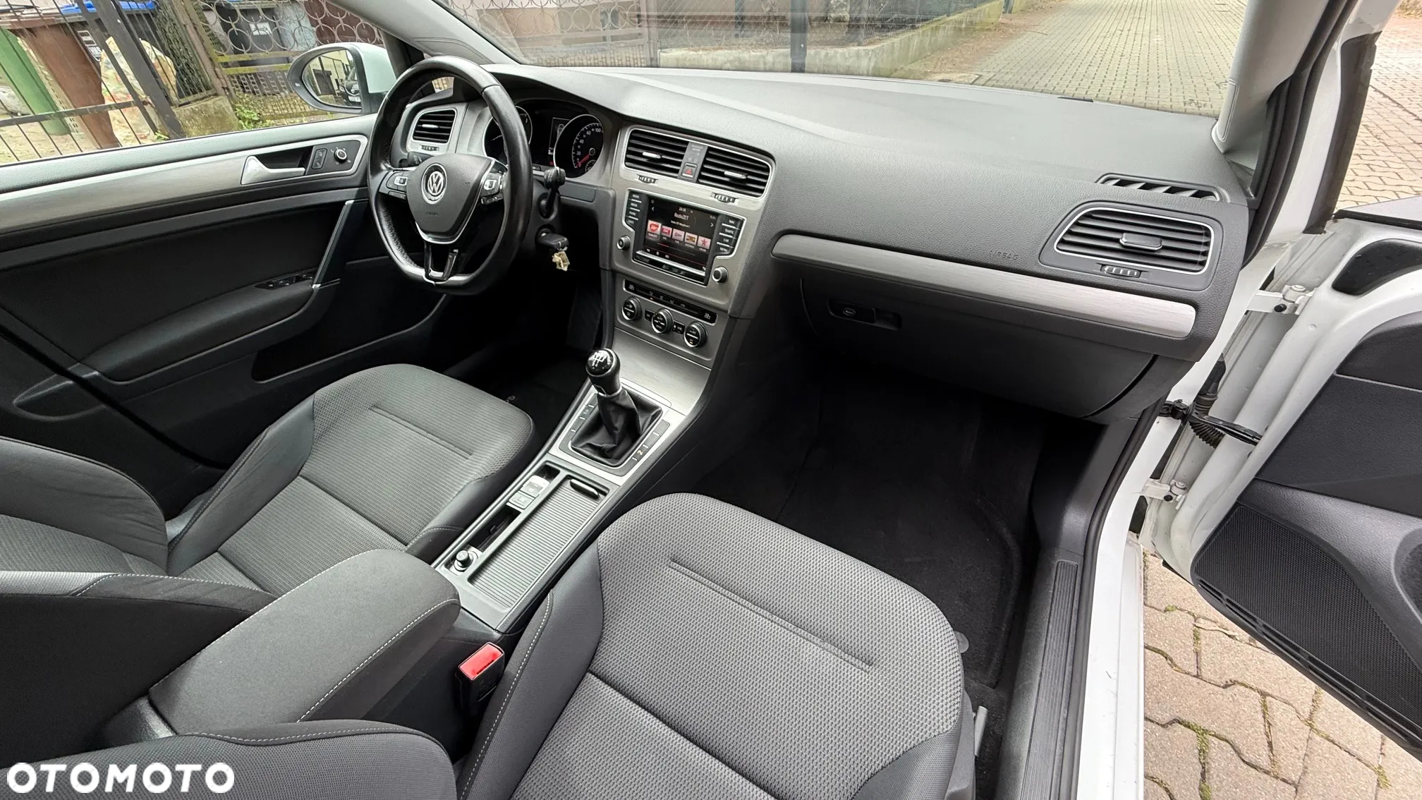 Volkswagen Golf 1.6 TDI BlueMotion Comfortline - 12