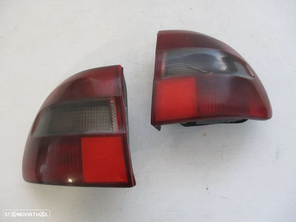 Farol Farolim Tras Volvo V40 Esq Dto - 3