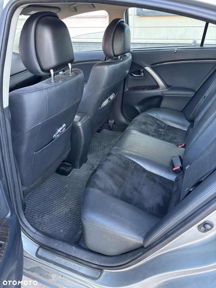 Toyota Avensis - 8