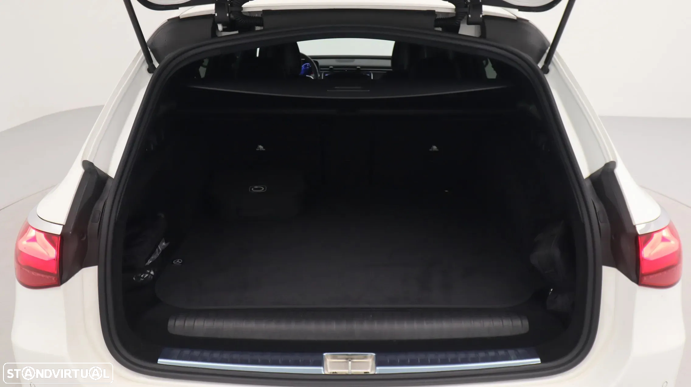 Mercedes-Benz E 300 Standard - 30