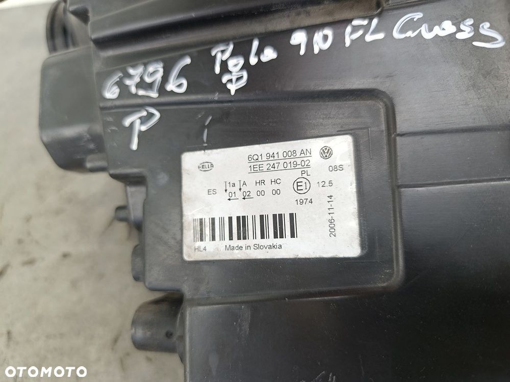 LAMPA PRZÓD PRAWA VW POLO IV FL 9N 6Q1941008AN  1EE247019-02 HELLA  VW - 9