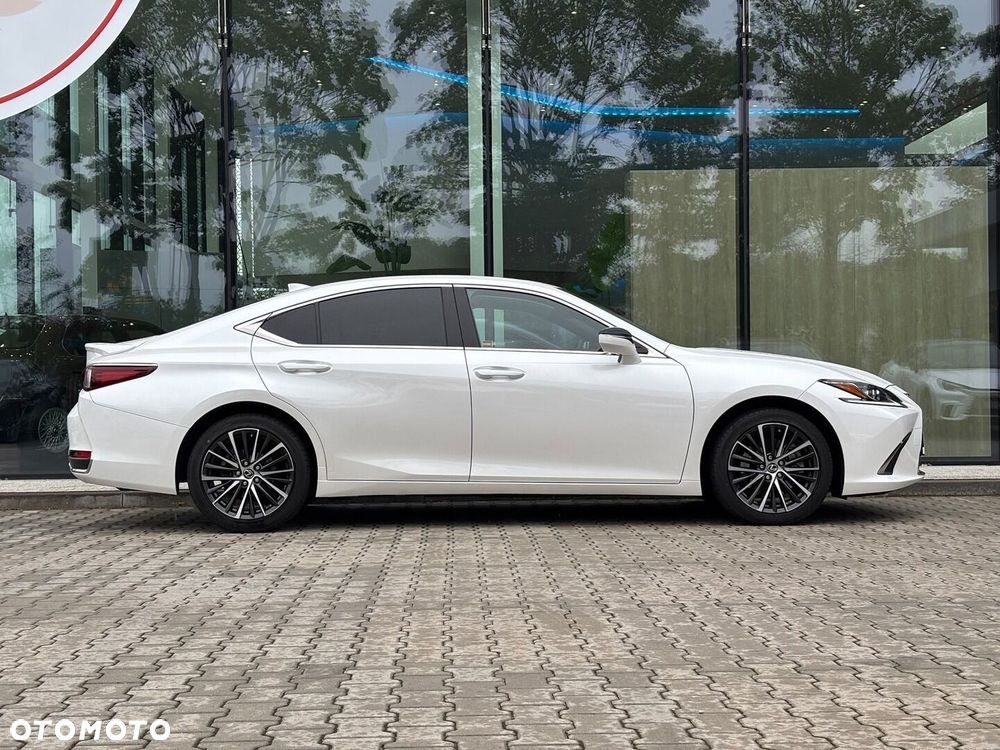 Lexus ES 300h Business Edition - 4