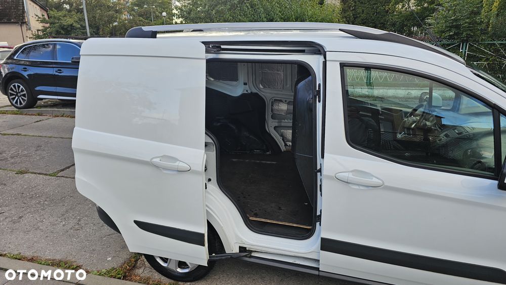 Ford Transit Courier - 16