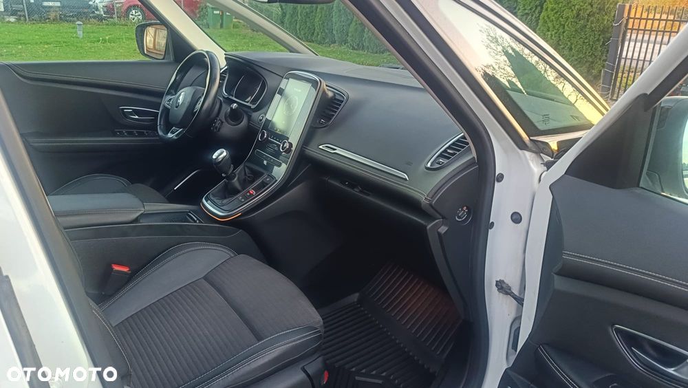 Renault Grand Scenic - 13