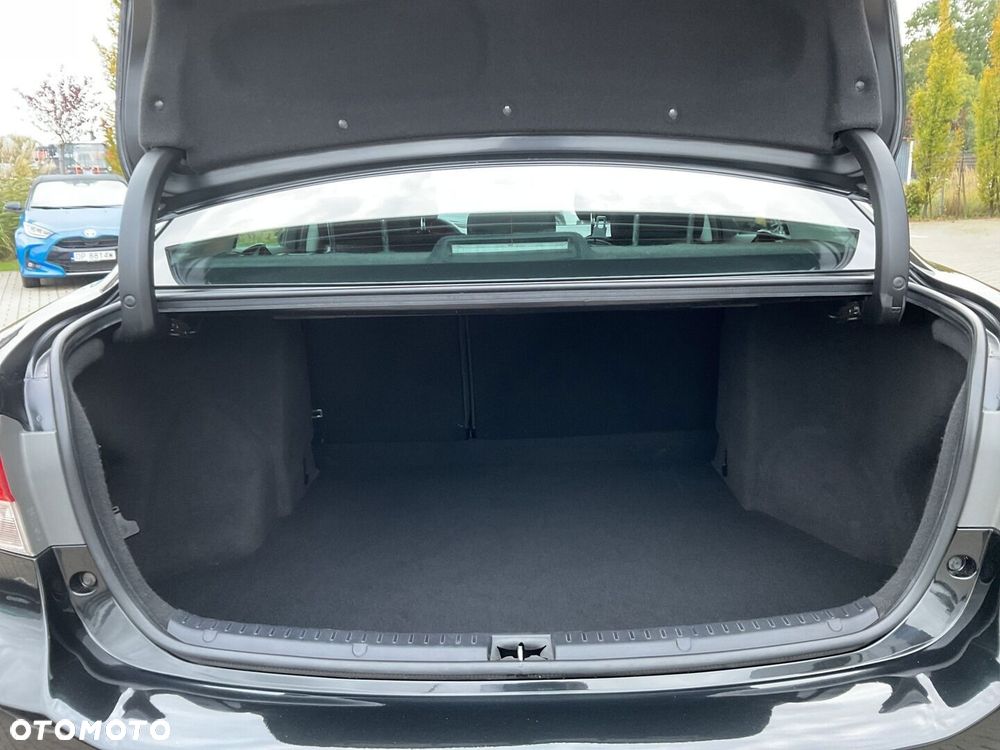 Toyota Avensis 1.6 Luna - 13