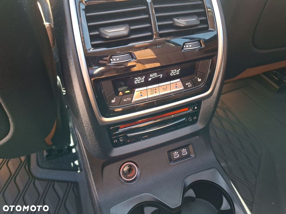 BMW X7 xDrive40i - 28