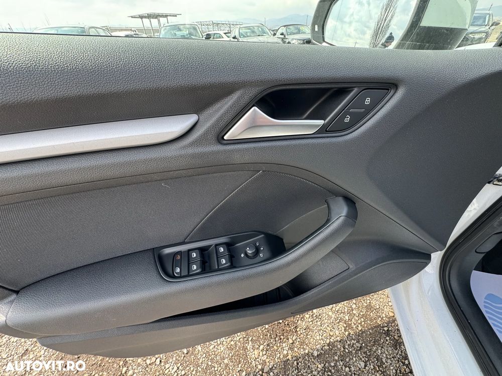 Audi A3 1.6 TDI S tronic Ambiente - 12