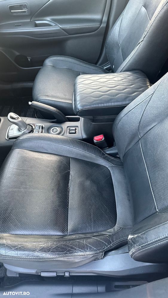 Mitsubishi Outlander - 13