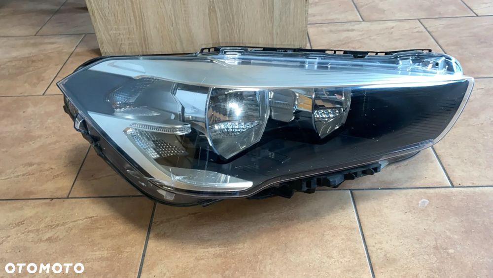 LAMPA PRAWY PRZÓD BMW X1 F48 EUROPA LED H7 USZKODZONA - 2
