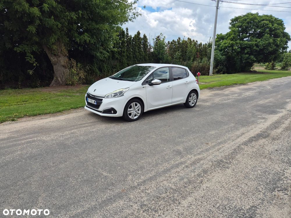 Peugeot 208 - 17