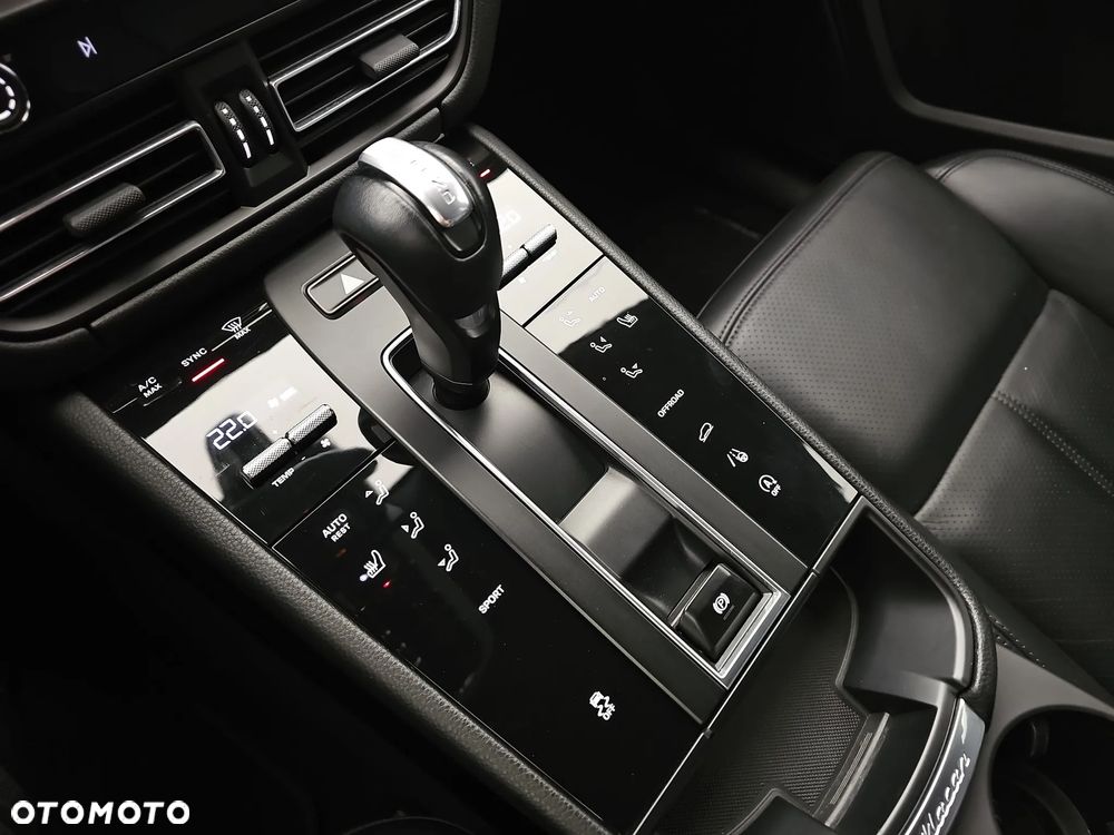 Porsche Macan Standard - 40