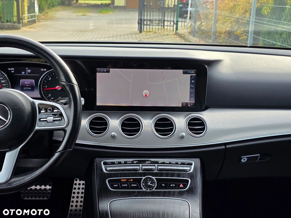 Mercedes-Benz Klasa E 300 d 9G-TRONIC - 21