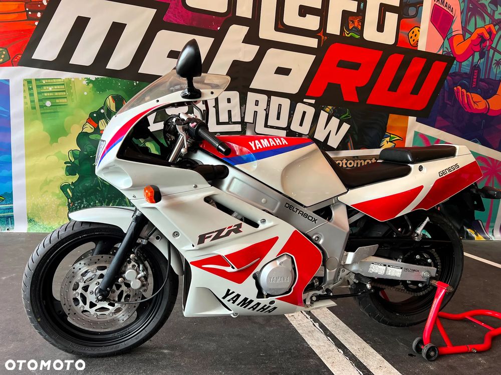 Yamaha FZR - 26