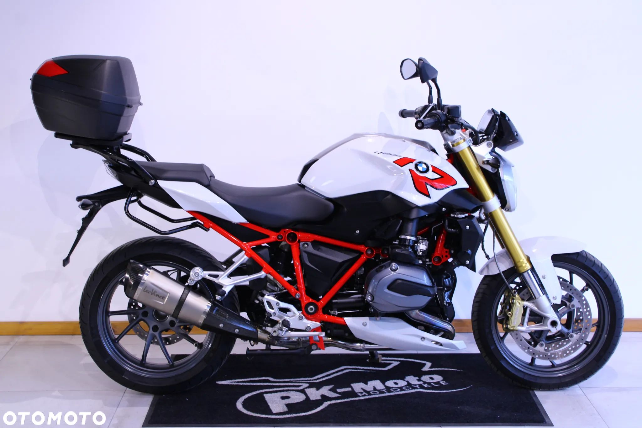 BMW R - 1