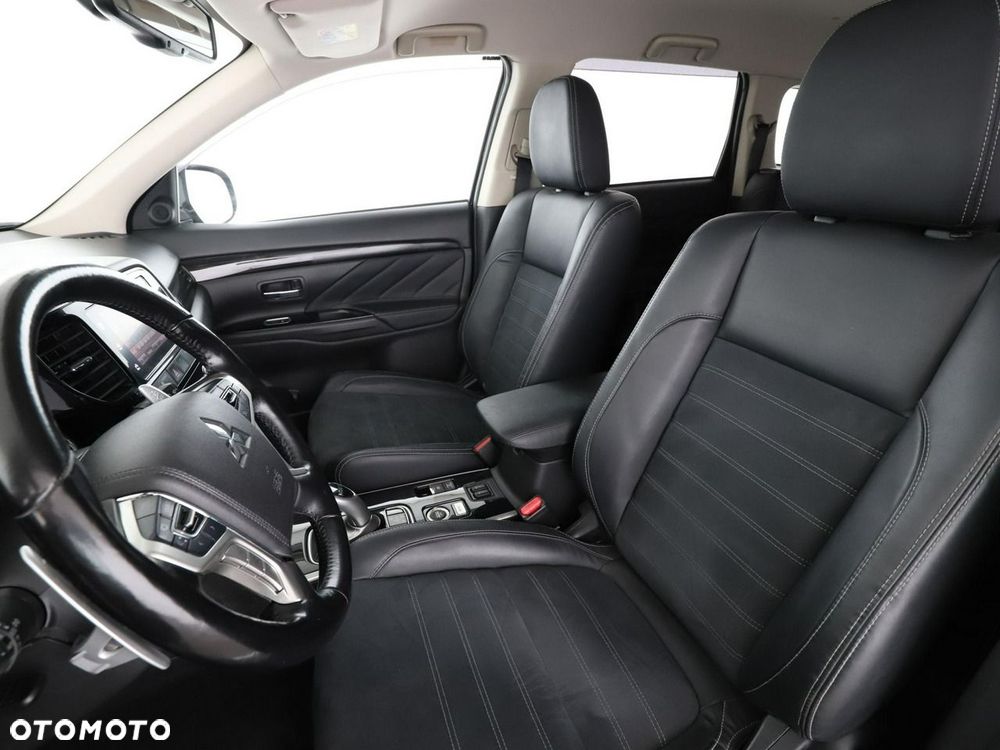 Mitsubishi Outlander Intense + - 15