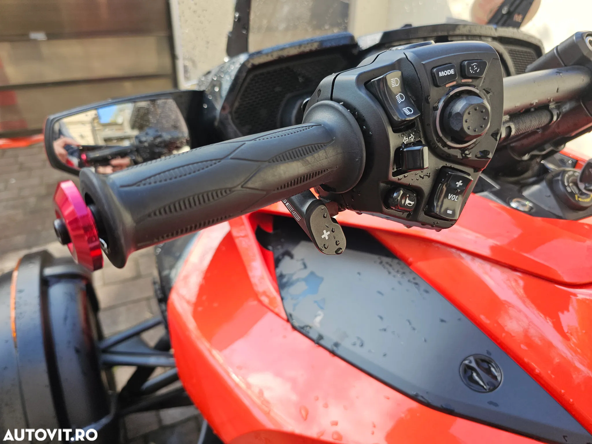 Can-Am Spyder - 11