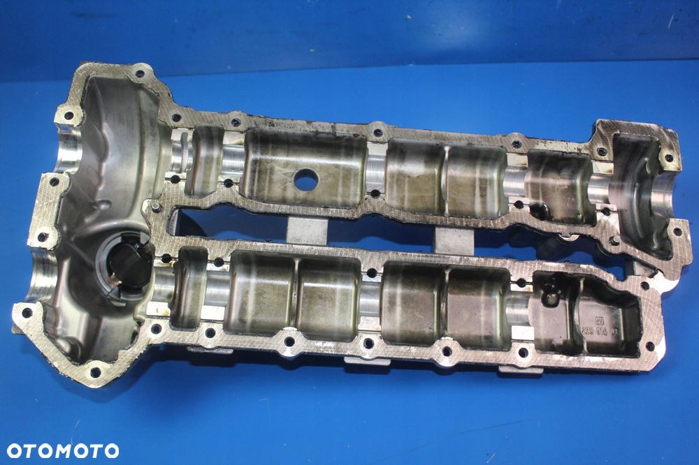 W164 CLS W219 E W212 W221 3.0 CDI POKRYWA ZAWORÓW - 2