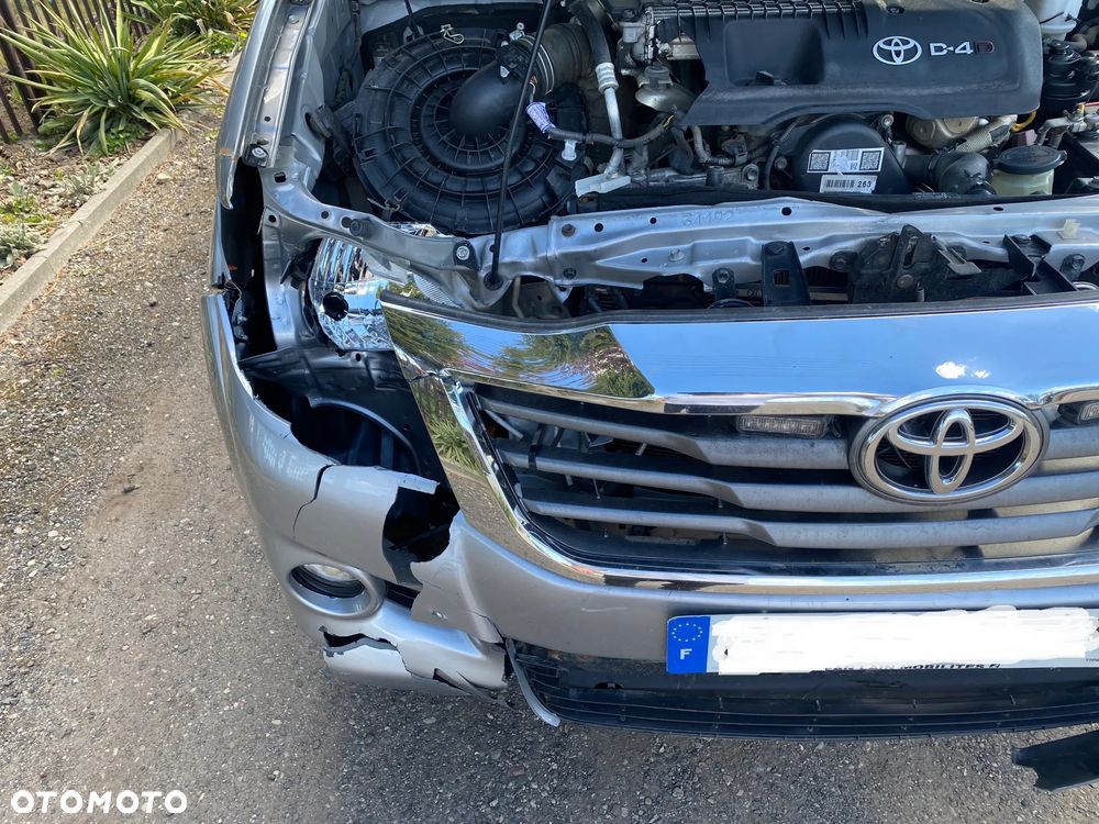 Toyota Hilux 4x4 Extra Cab - 12