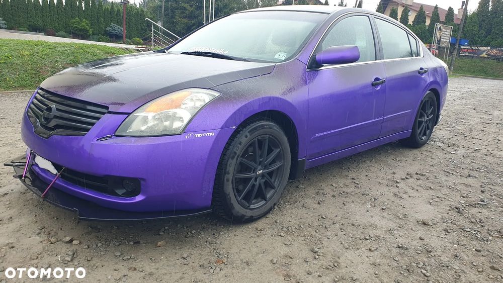 Nissan Altima - 1