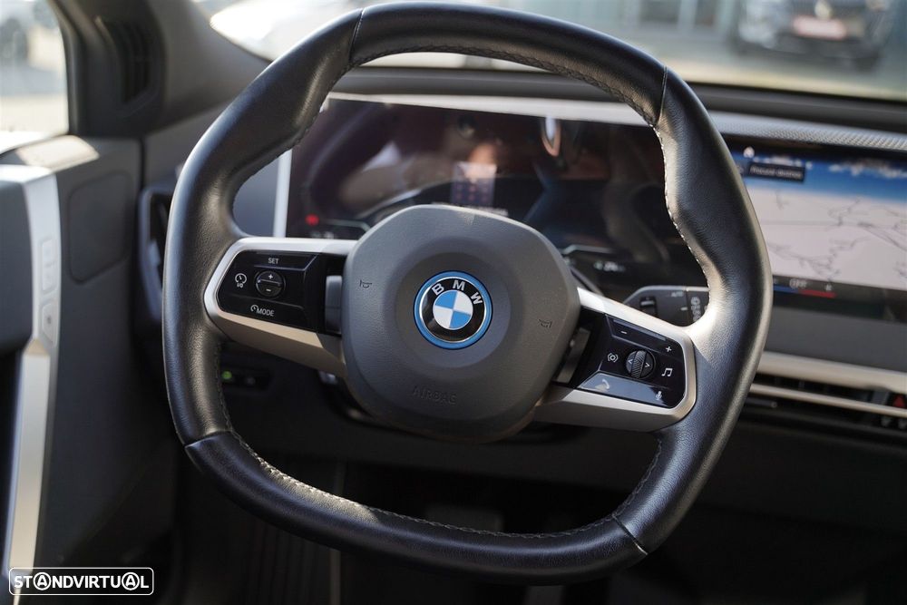BMW iX xDrive 40 Pack Desportivo - 25