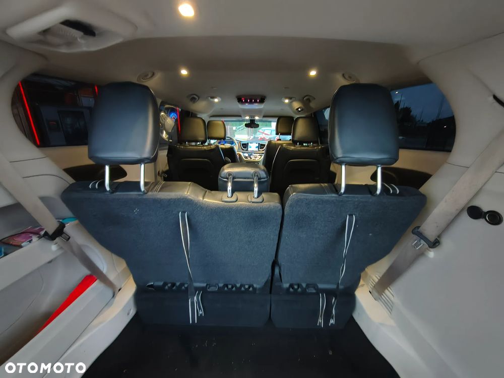 Chrysler Pacifica - 33