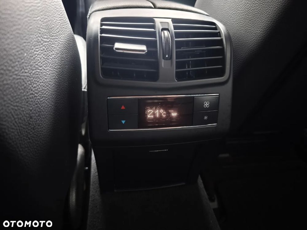 Mercedes-Benz Klasa E 250 BlueTEC 4Matic 7G-TRONIC Avantgarde - 25