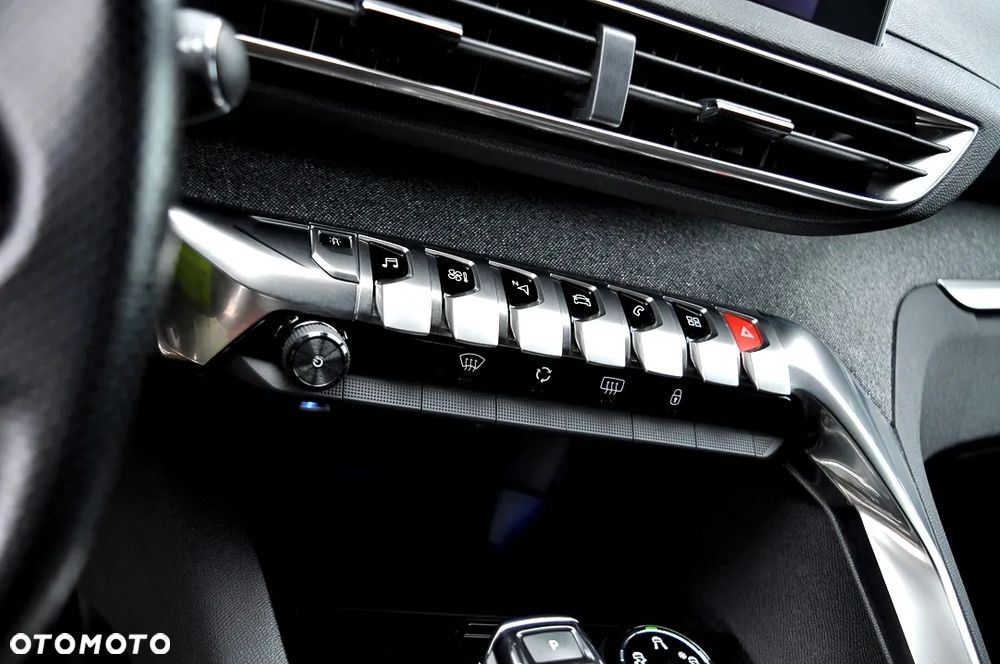 Peugeot 3008 1.2 PureTech GPF Allure S&S EAT8 - 32