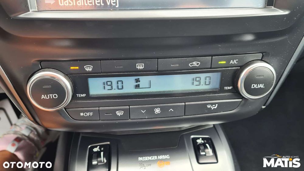 Toyota Avensis - 17