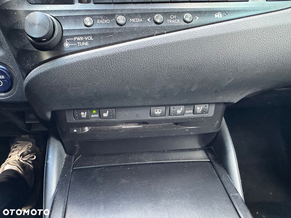 Lexus ES 300h Luxury Line - 21