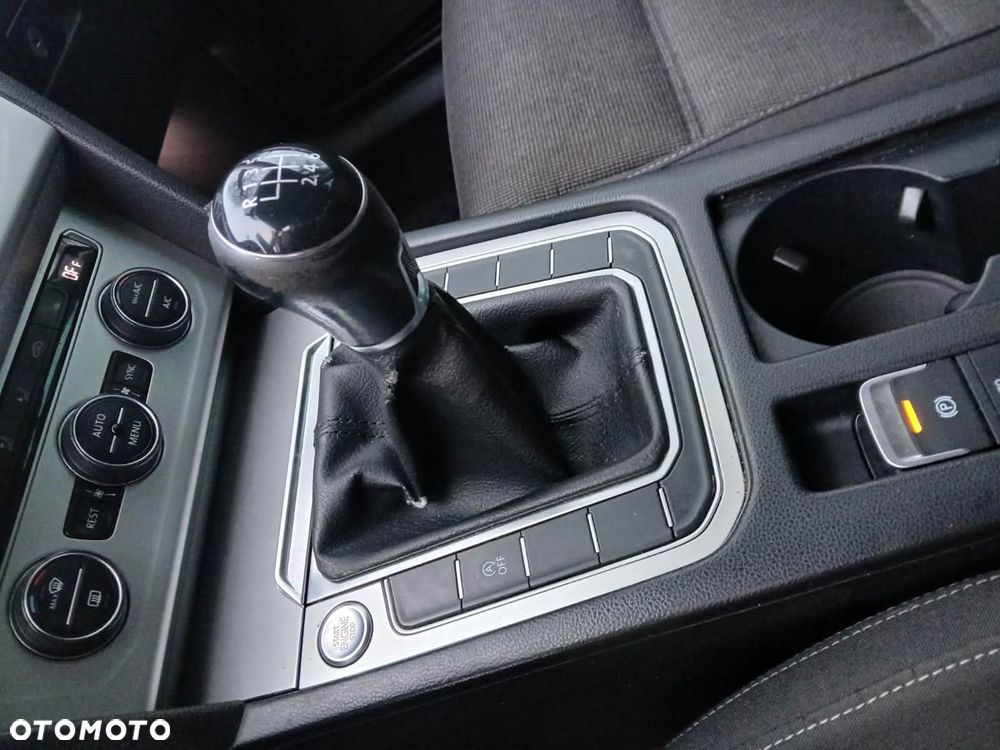 Volkswagen Passat 2.0 TDI (BlueMotion Technology) Comfortline - 13