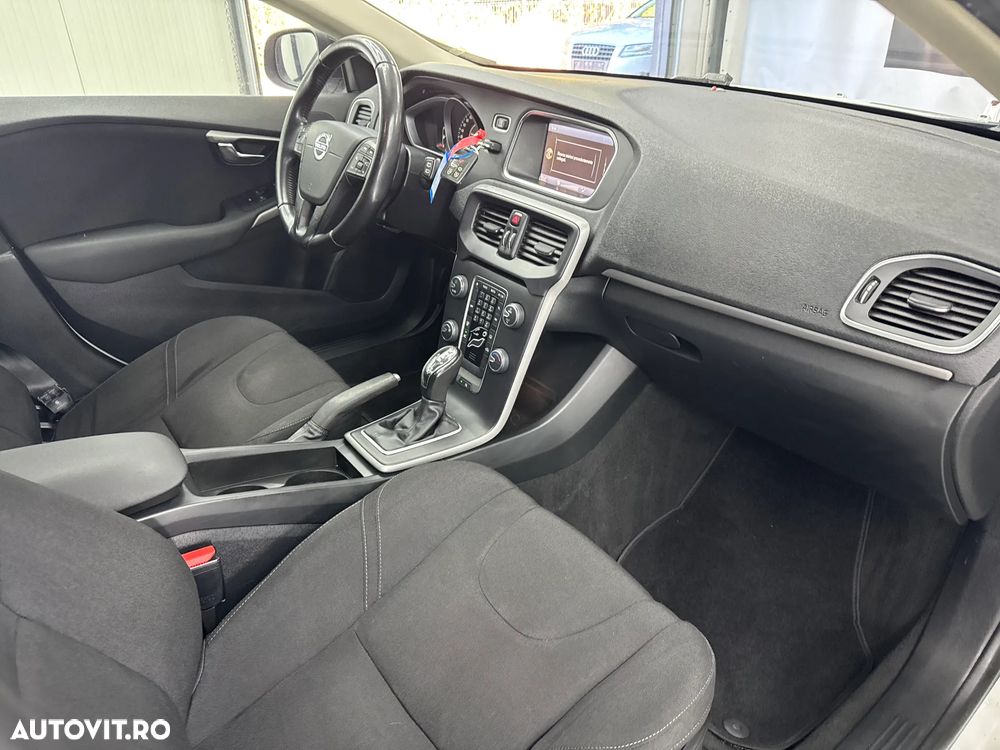 Volvo V40 D3 Geartronic Momentum - 6