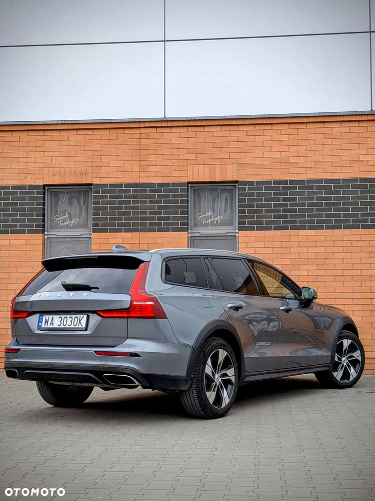 Volvo V60 Cross Country - 5