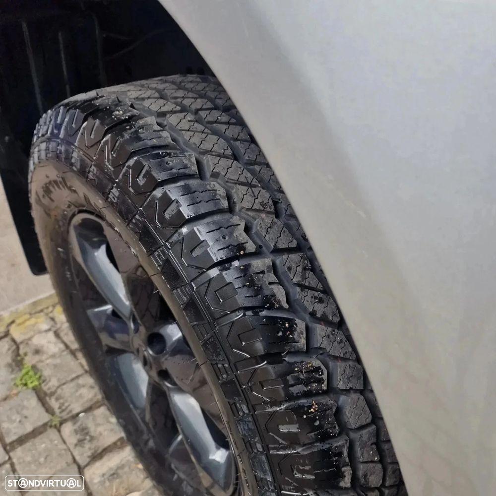 Nissan Navara 2.5 dCi CD SE AT 4WD - 5