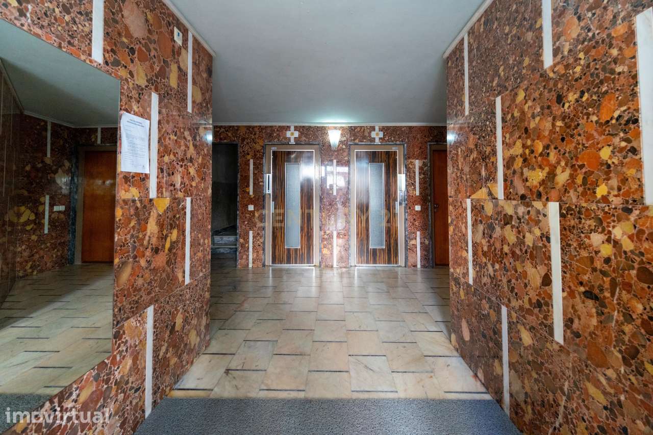 Apartamento T4 Totalmente Remodelado no Coração de Olhão - Grande imagem: 2/18