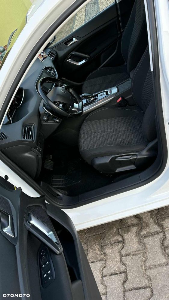 Peugeot 308 - 8
